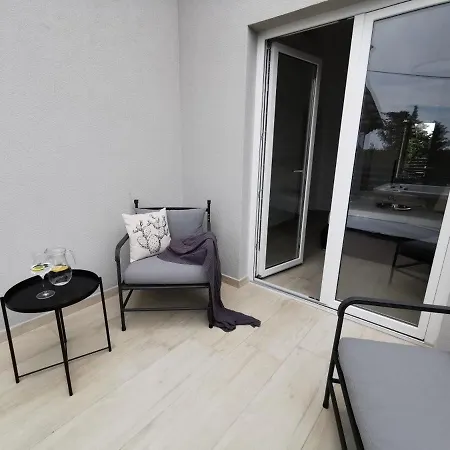 Poljana Apartment *