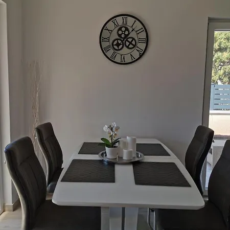 Poljana Apartment *